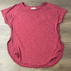 Madewell Women’s Heather Red Short Sleeve Tee with side slits, size Medium
